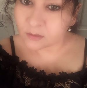 Meet your Posher, Sarahena